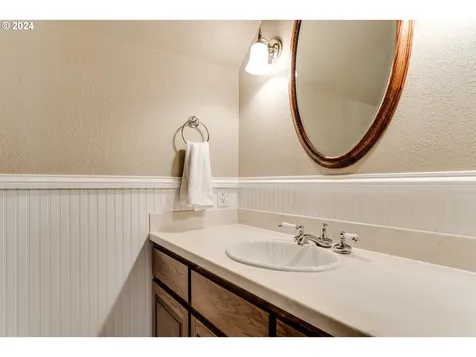 1103 S 68th Place Springfield OR 97478