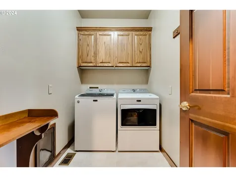 1103 S 68th Place Springfield OR 97478