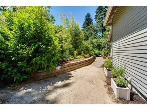 1103 S 68th Place Springfield OR 97478