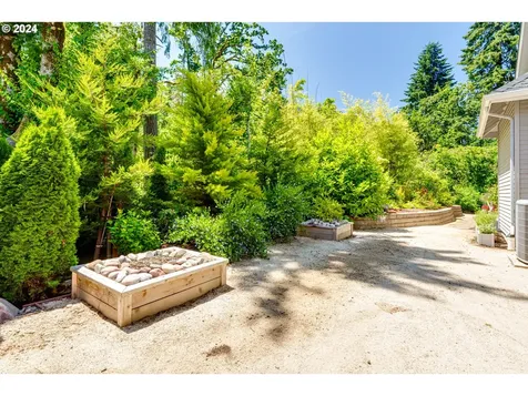 1103 S 68th Place Springfield OR 97478