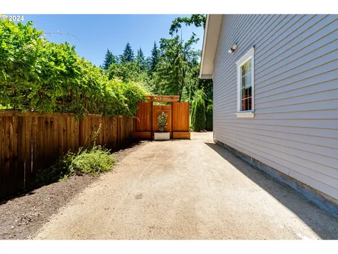 1103 S 68th Place Springfield OR 97478