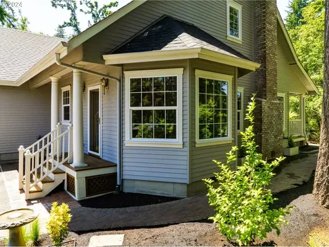 1103 S 68th Place Springfield OR 97478