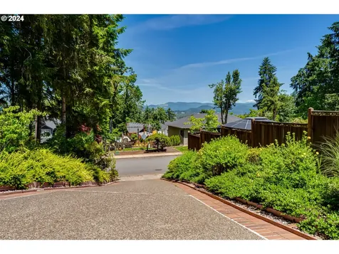 1103 S 68th Place Springfield OR 97478