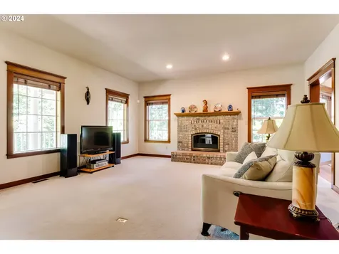 1103 S 68th Place Springfield OR 97478