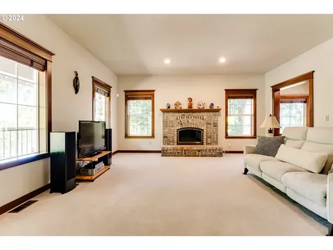 1103 S 68th Place Springfield OR 97478