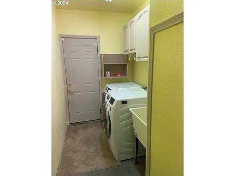 905 NE 131st Place Portland OR 97230