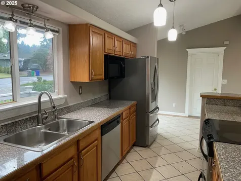 905 NE 131st Place Portland OR 97230