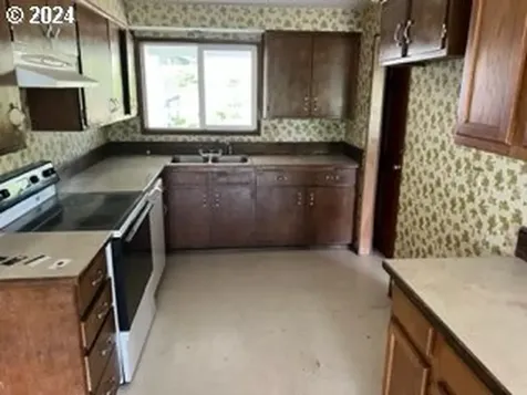 744 Se Edgewood Street Winston OR 97496