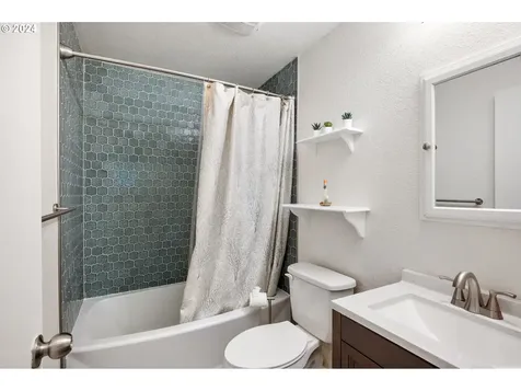 12704 NE 38th Circle Vancouver WA 98682