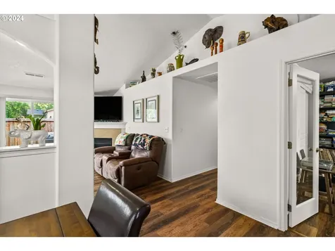 1895 Adelman Loop Eugene OR 97402