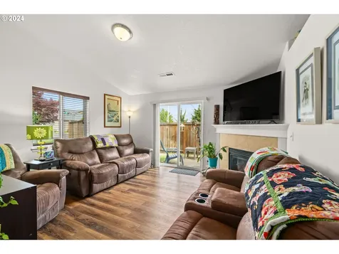 1895 Adelman Loop Eugene OR 97402