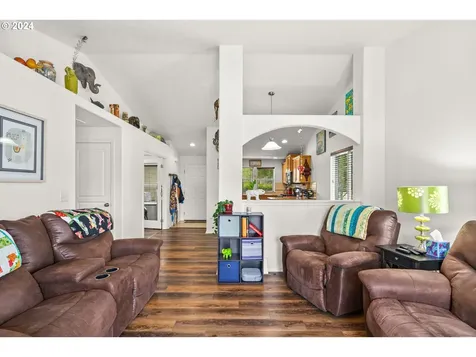 1895 Adelman Loop Eugene OR 97402