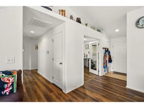 1895 Adelman Loop Eugene OR 97402