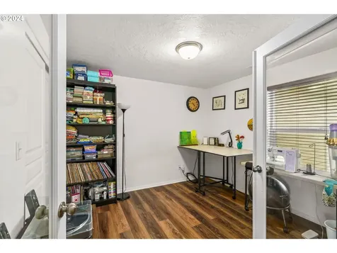 1895 Adelman Loop Eugene OR 97402
