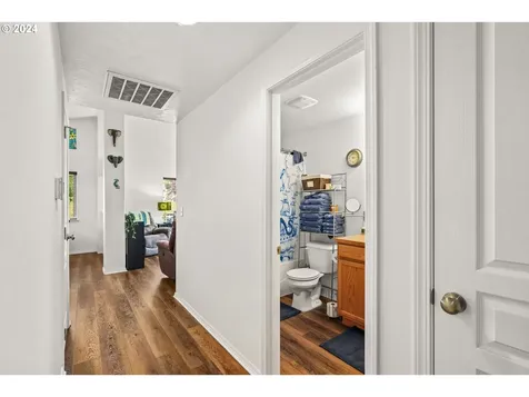 1895 Adelman Loop Eugene OR 97402