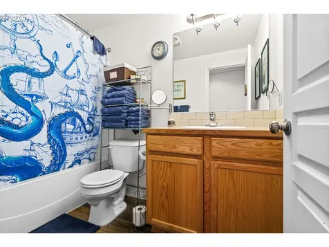 1895 Adelman Loop Eugene OR 97402