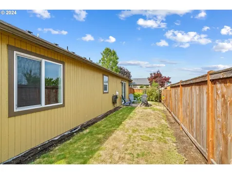 1895 Adelman Loop Eugene OR 97402