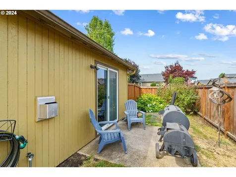1895 Adelman Loop Eugene OR 97402