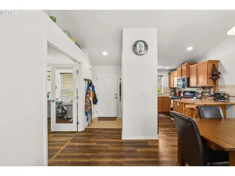 1895 Adelman Loop Eugene OR 97402