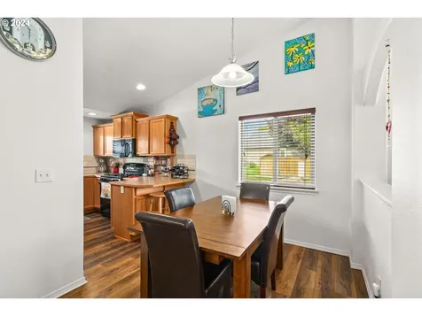 1895 Adelman Loop Eugene OR 97402