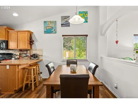 1895 Adelman Loop Eugene OR 97402