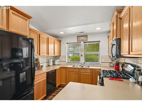 1895 Adelman Loop Eugene OR 97402