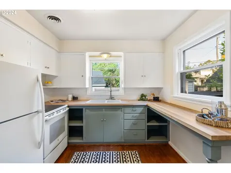5734 Ne Mallory Avenue Portland OR 97211