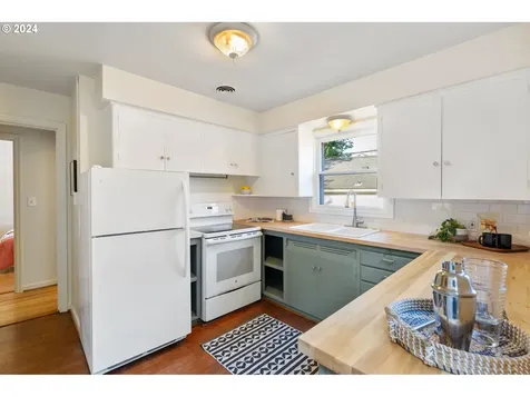 5734 Ne Mallory Avenue Portland OR 97211
