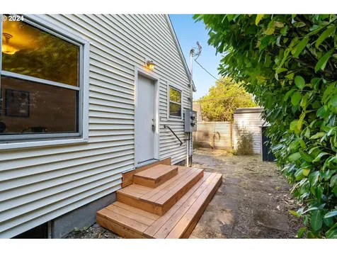 5734 Ne Mallory Avenue Portland OR 97211