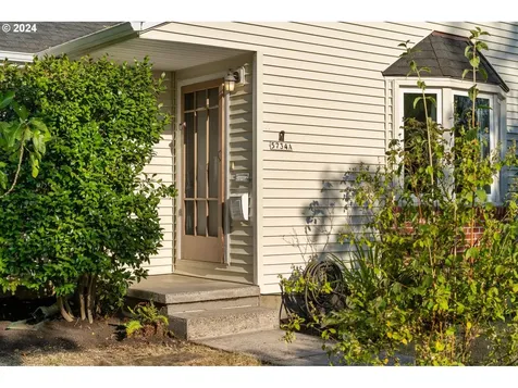 5734 Ne Mallory Avenue Portland OR 97211