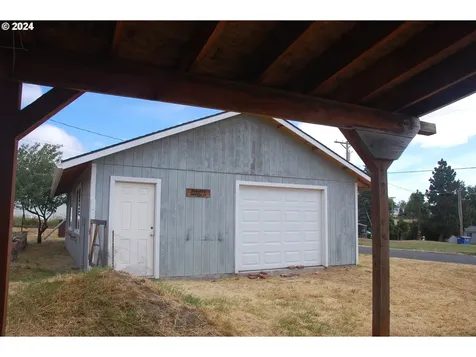 205 W Pennoyer Street Condon OR 97823