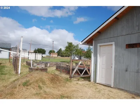 205 W Pennoyer Street Condon OR 97823