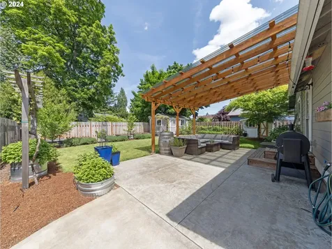 739 NW Garibaldi Street Hillsboro OR 97124