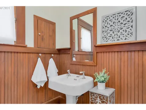 1148 W 5th Avenue Eugene OR 97402