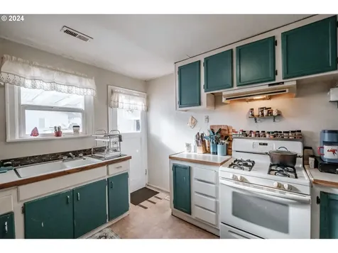 1248 1st Avenue Sweet Home OR 97386