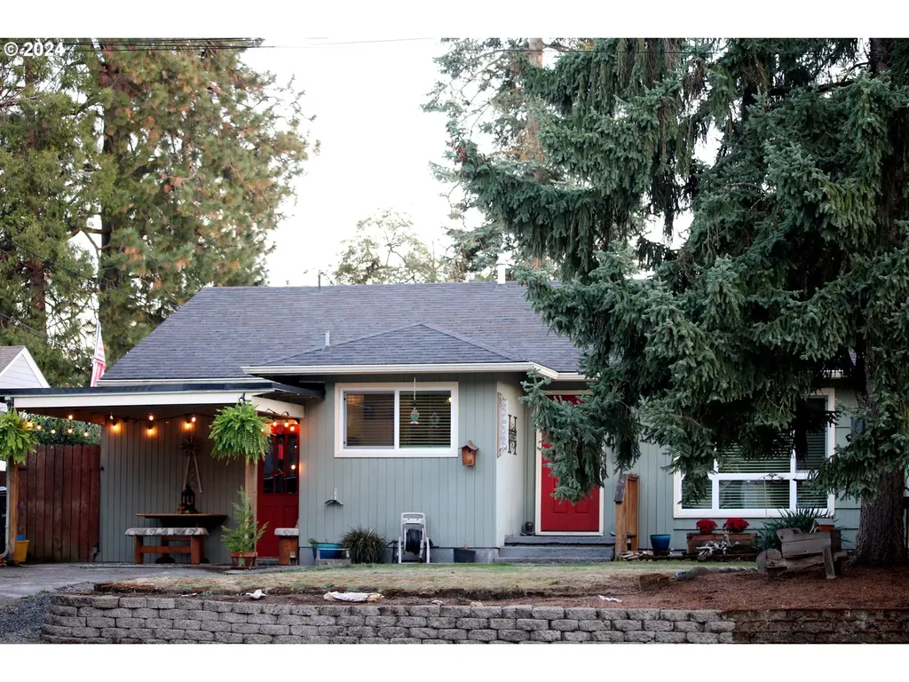 225 W Fairfield Street Gladstone OR 97027