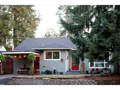 225 W Fairfield Street Gladstone OR 97027