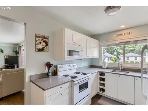 225 W Fairfield Street Gladstone OR 97027