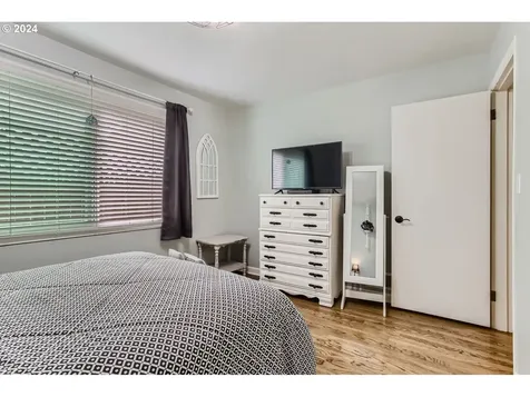 225 W Fairfield Street Gladstone OR 97027