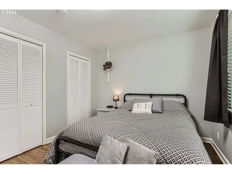 225 W Fairfield Street Gladstone OR 97027
