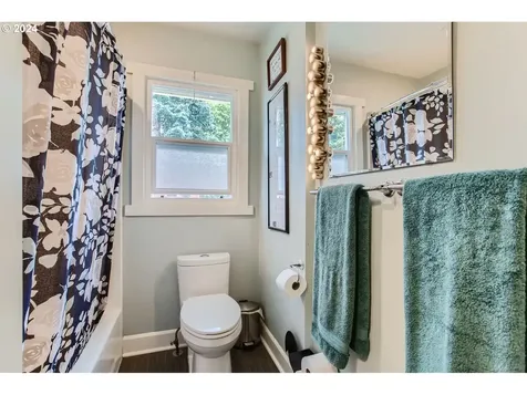 225 W Fairfield Street Gladstone OR 97027