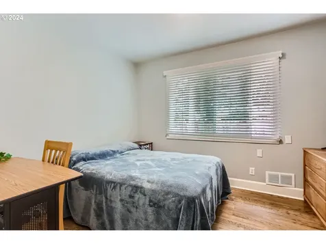 225 W Fairfield Street Gladstone OR 97027