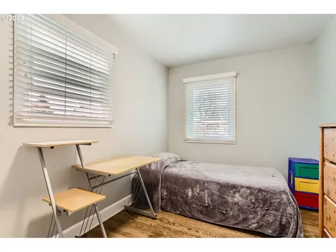 225 W Fairfield Street Gladstone OR 97027