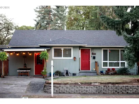 225 W Fairfield Street Gladstone OR 97027