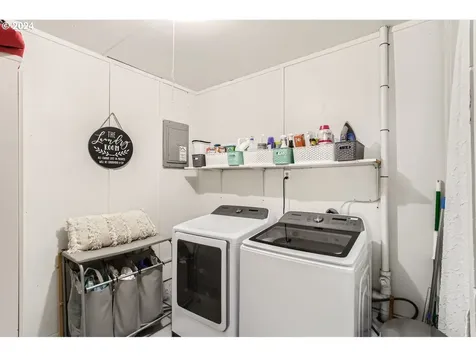 225 W Fairfield Street Gladstone OR 97027