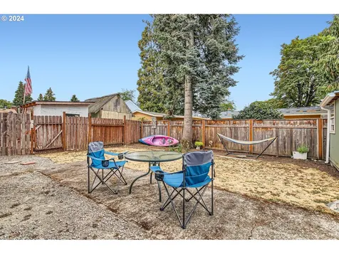 225 W Fairfield Street Gladstone OR 97027