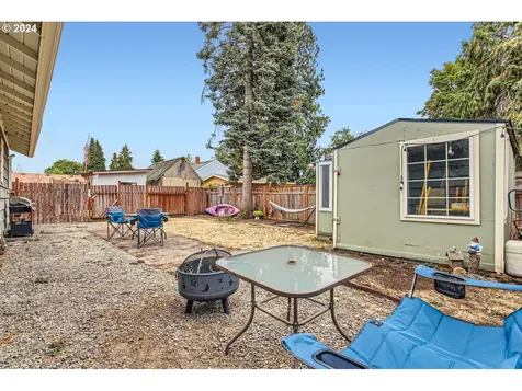 225 W Fairfield Street Gladstone OR 97027