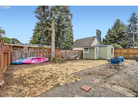 225 W Fairfield Street Gladstone OR 97027