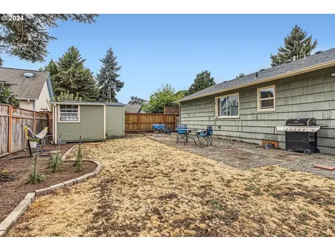 225 W Fairfield Street Gladstone OR 97027