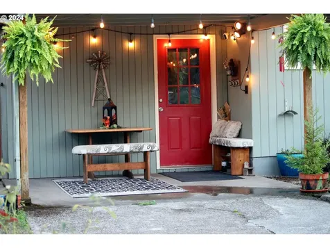 225 W Fairfield Street Gladstone OR 97027